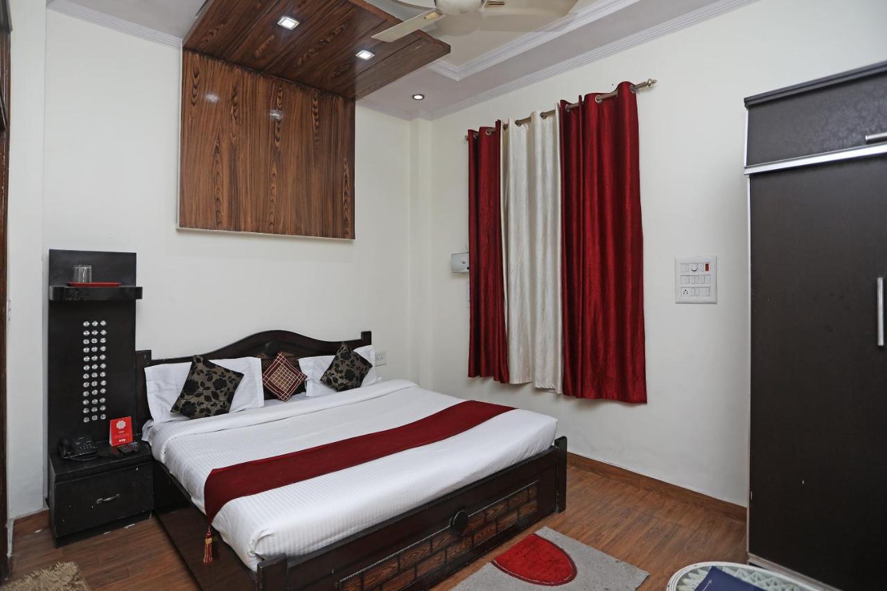 Oyo Stay The Castle Near M2K Cinemas Rohini New Delhi Bagian luar foto