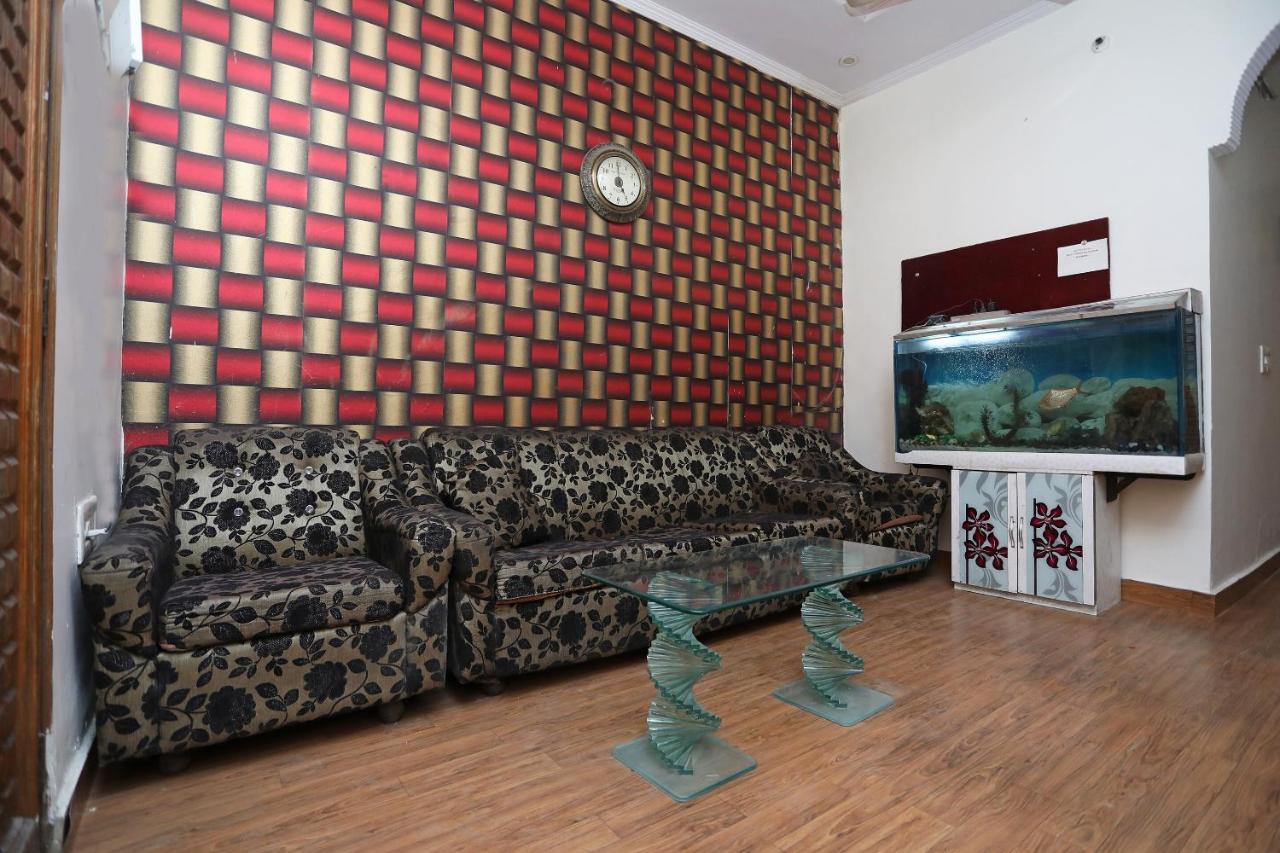 Oyo Stay The Castle Near M2K Cinemas Rohini New Delhi Bagian luar foto