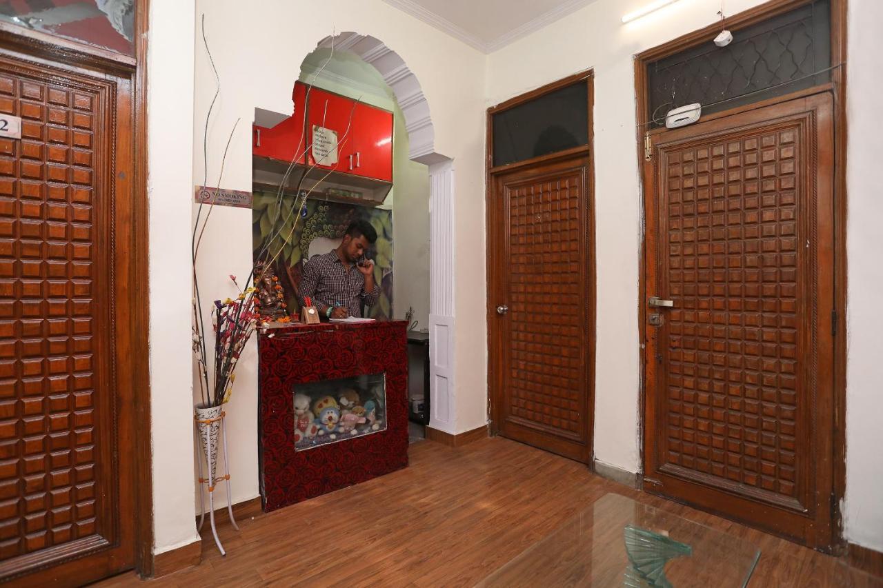 Oyo Stay The Castle Near M2K Cinemas Rohini New Delhi Bagian luar foto