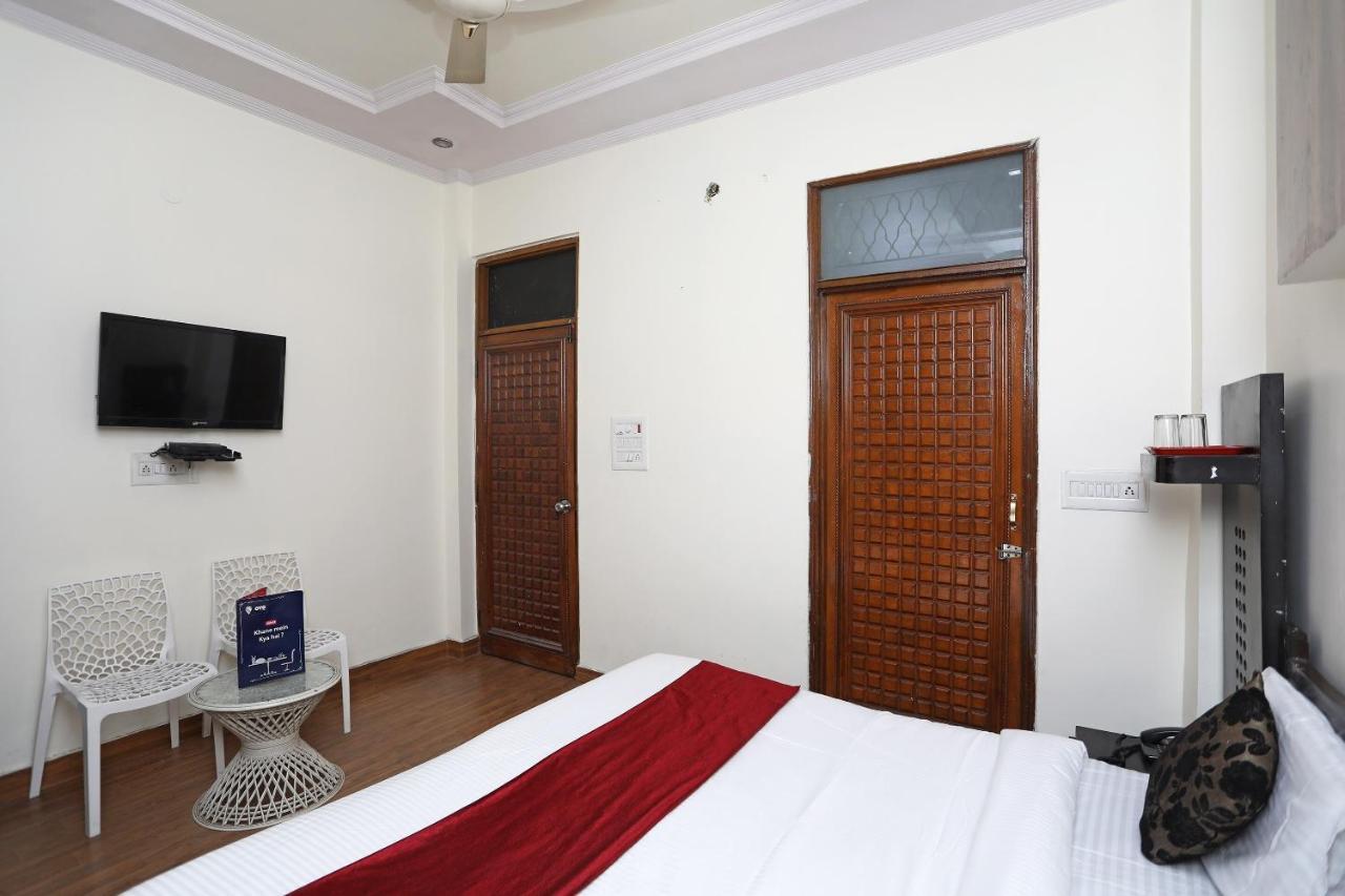 Oyo Stay The Castle Near M2K Cinemas Rohini New Delhi Bagian luar foto