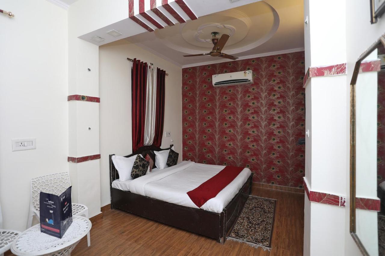 Oyo Stay The Castle Near M2K Cinemas Rohini New Delhi Bagian luar foto